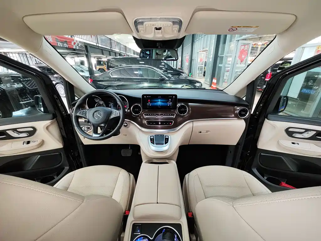 Mercedes-Benz V-Class 2022 V 260 Navigator Edition