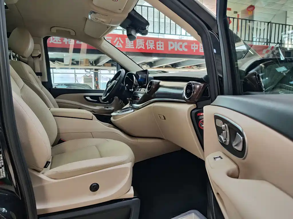 Mercedes-Benz V-Class 2022 V 260 Navigator Edition