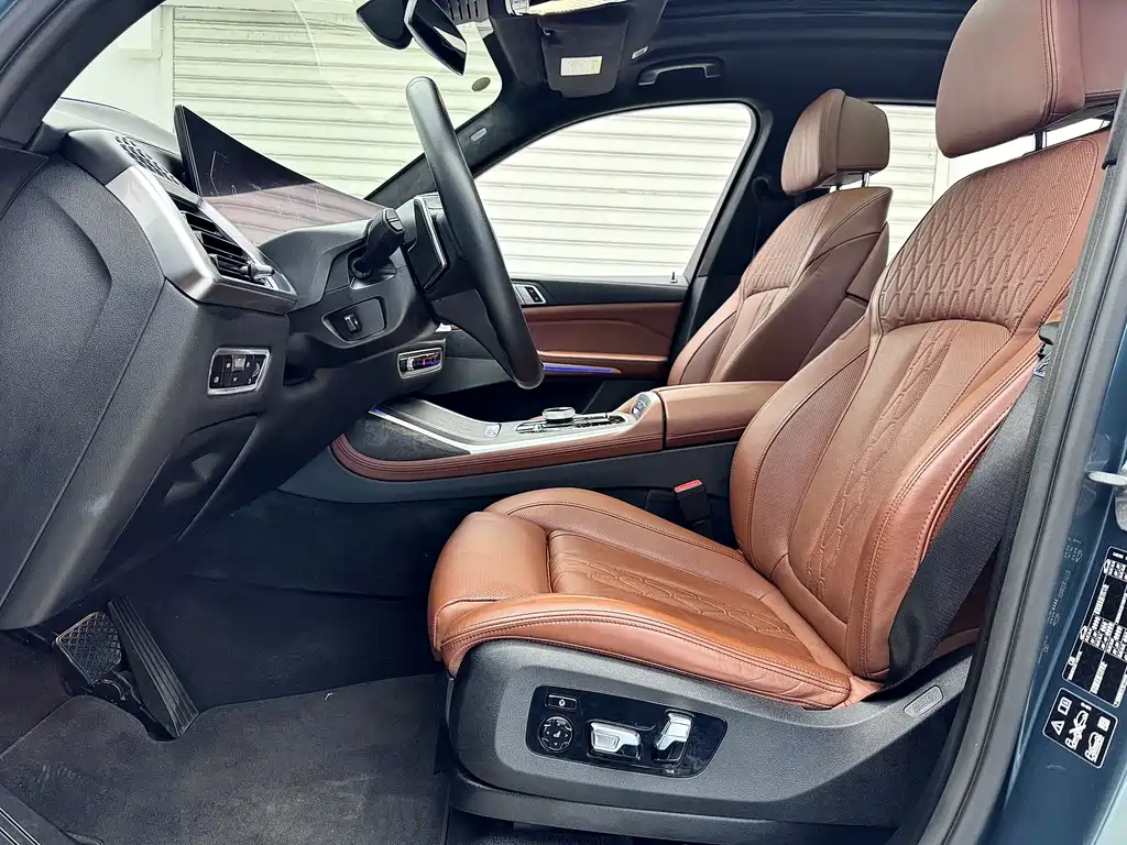 2023 BMW X7 xDrive40i Luxury Package