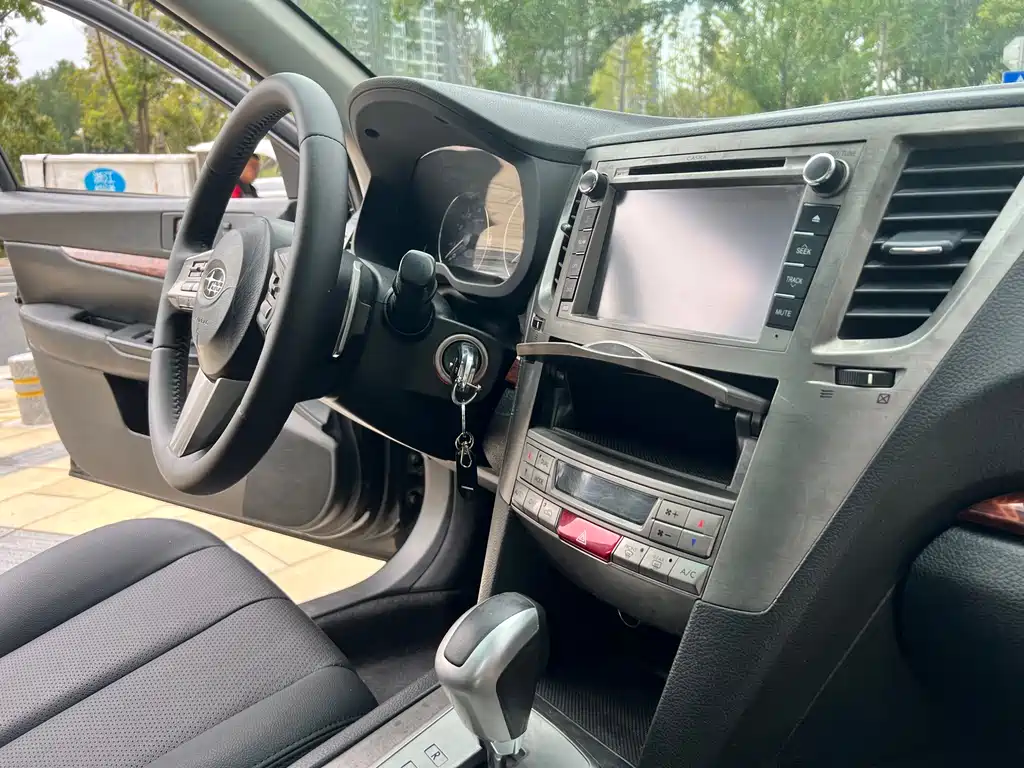 2010 Subaru Outback 2.5i Luxury Edition