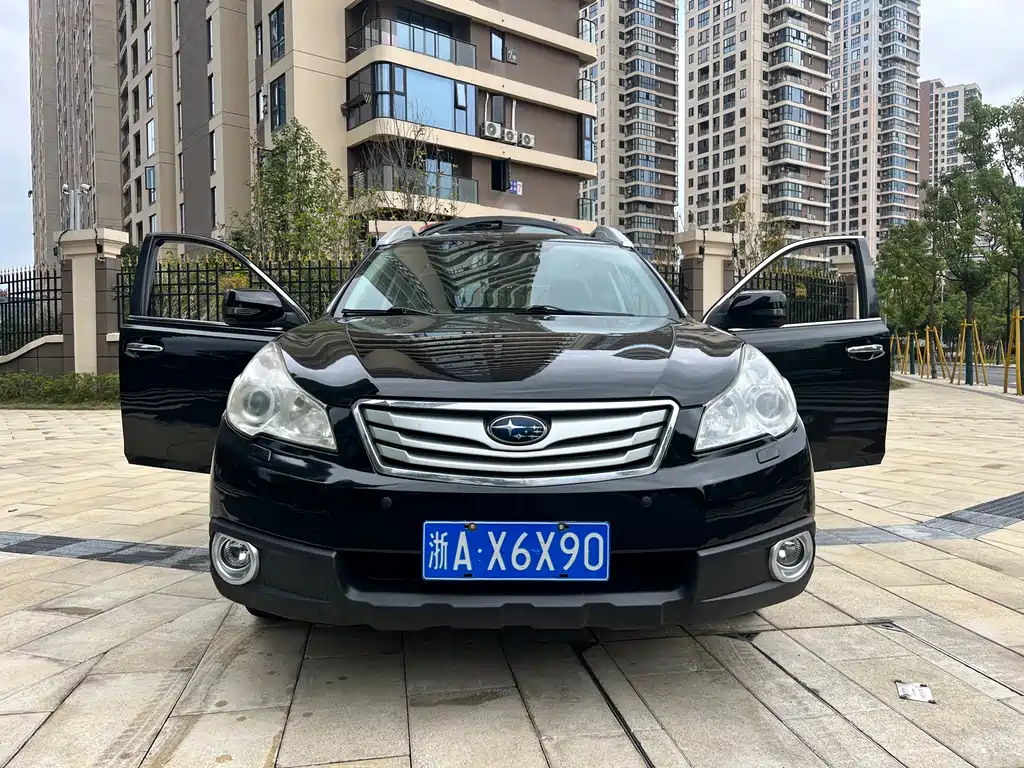 2010 Subaru Outback 2.5i Luxury Edition