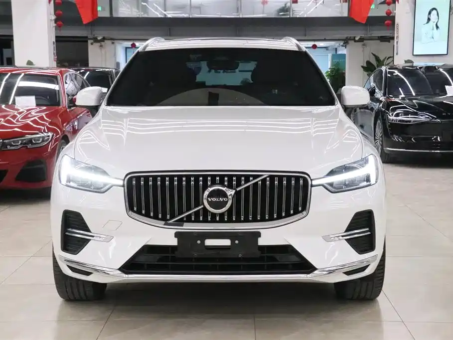 Volvo XC60 2023 B5 AWD Momentum