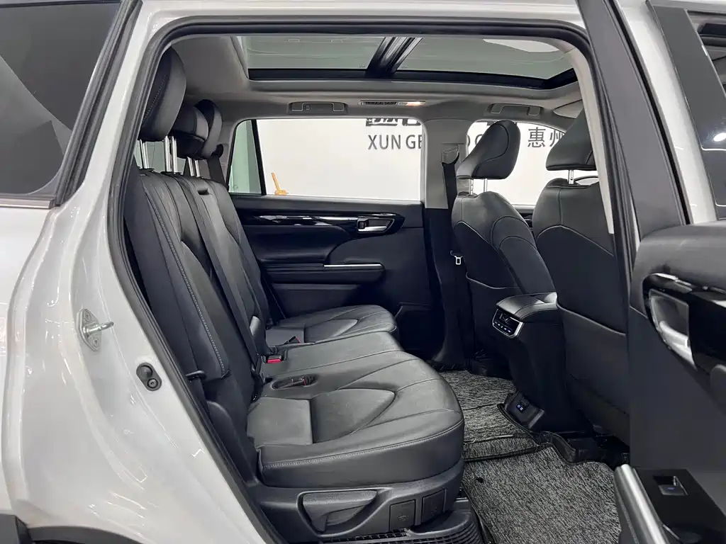 Highlander 2022 Hybrid 2.5L AWD Premium Edition 7-Seater