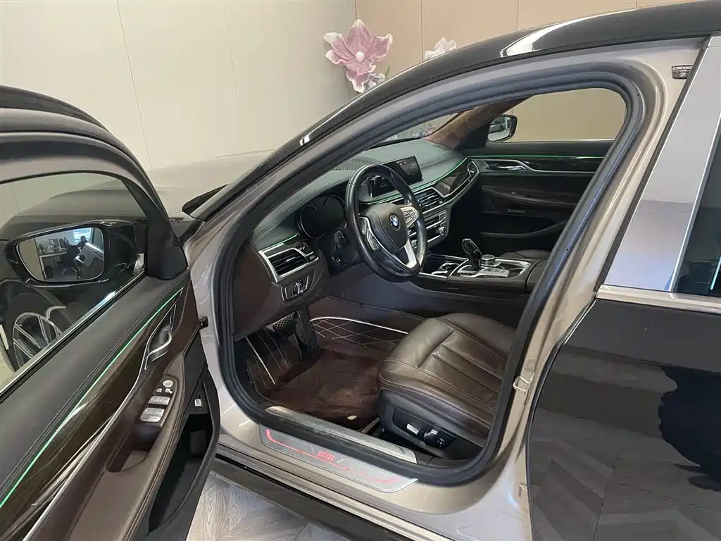 BMW 7 Series 2016 730Li Leading Edition - фото 26