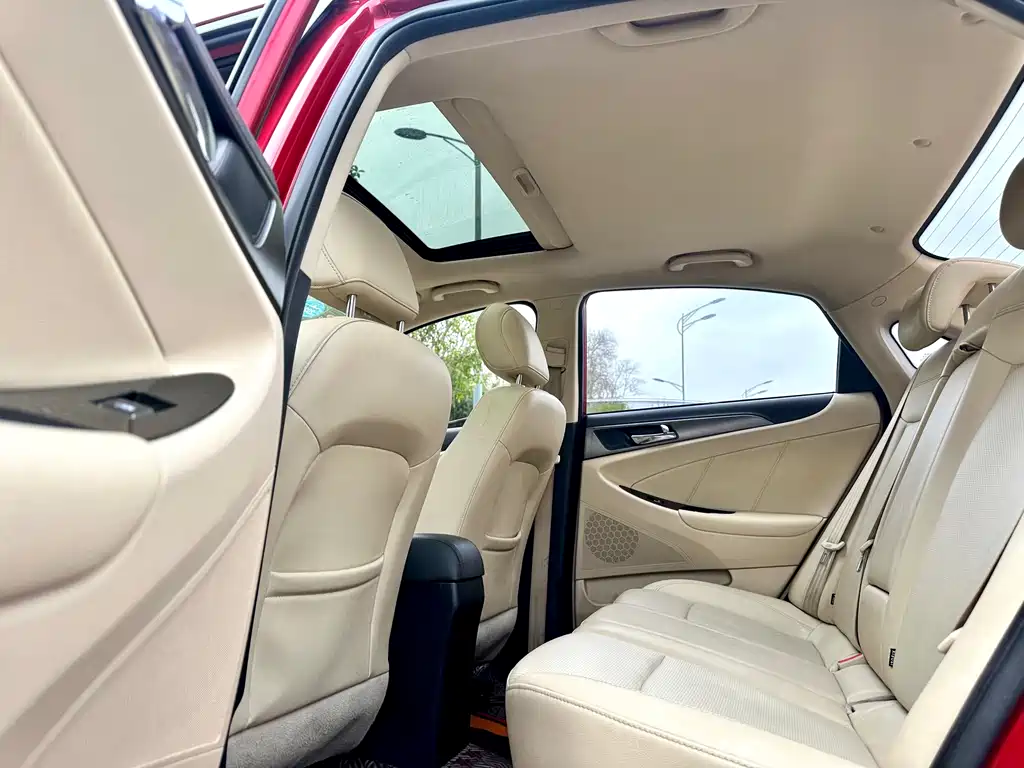 Eado 2015 1.6L Automatic Luxury