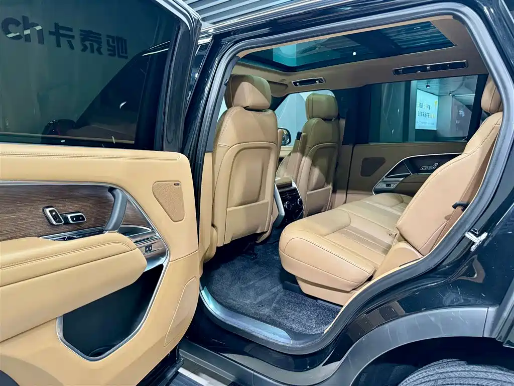 Range Rover 2024 model 3.0 L6 400PS SE LWB 7-seater