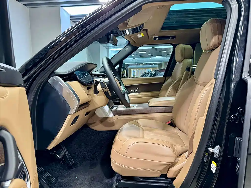 Range Rover 2024 model 3.0 L6 400PS SE LWB 7-seater