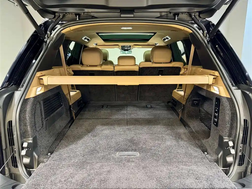 Range Rover 2024 model 3.0 L6 400PS SE LWB 7-seater