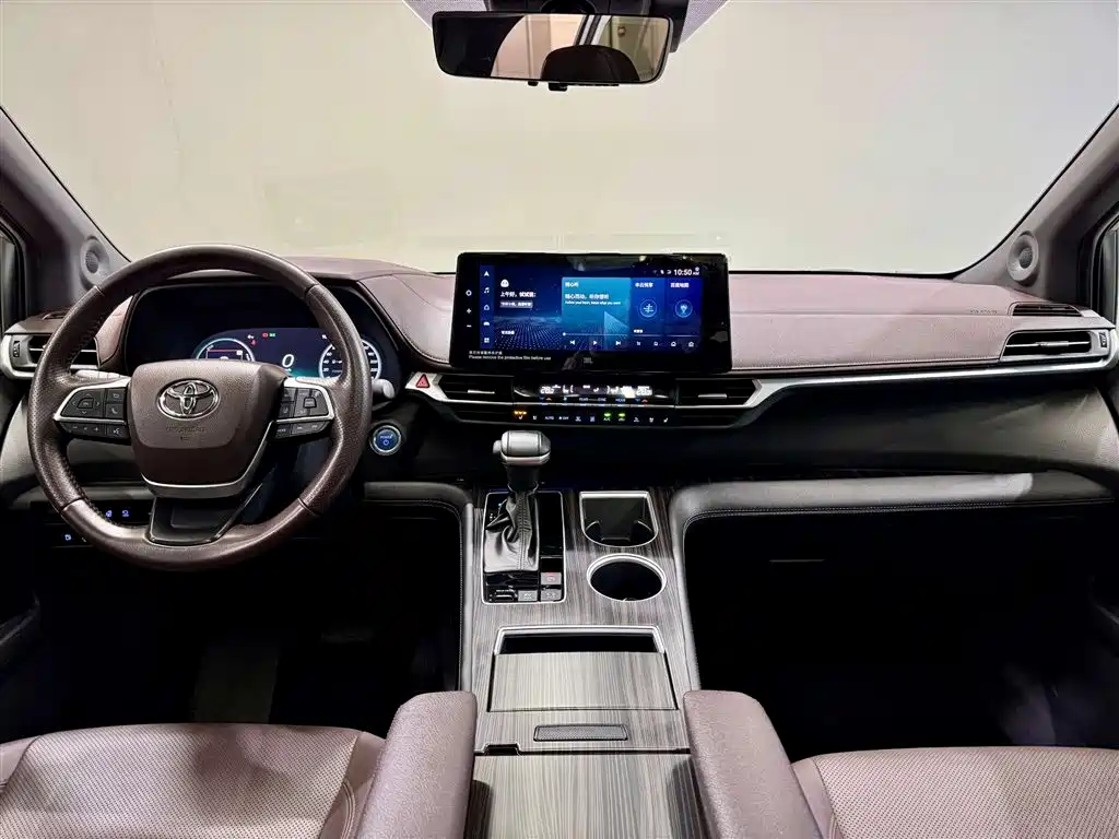 Toyota Sienna 2023 2.5L Hybrid Platinum Edition