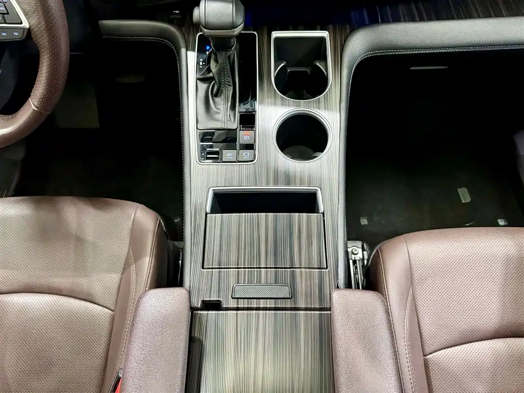 Toyota Sienna 2023 2.5L Hybrid Platinum Edition