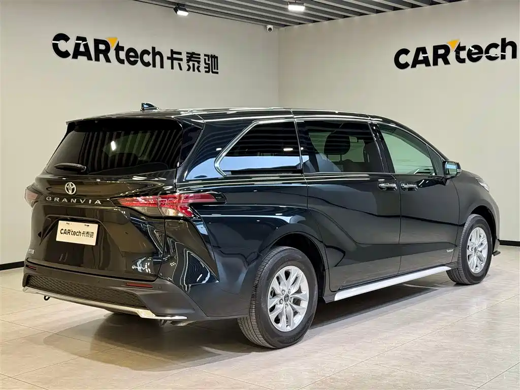 Toyota Granvia 2024 2.5L Hybrid Comfort Edition