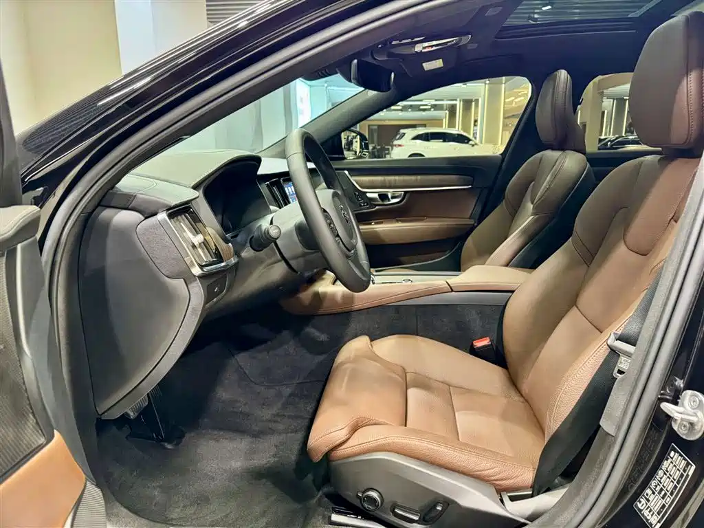 Volvo S90 2025 B5 Zhiyuan Luxury Edition