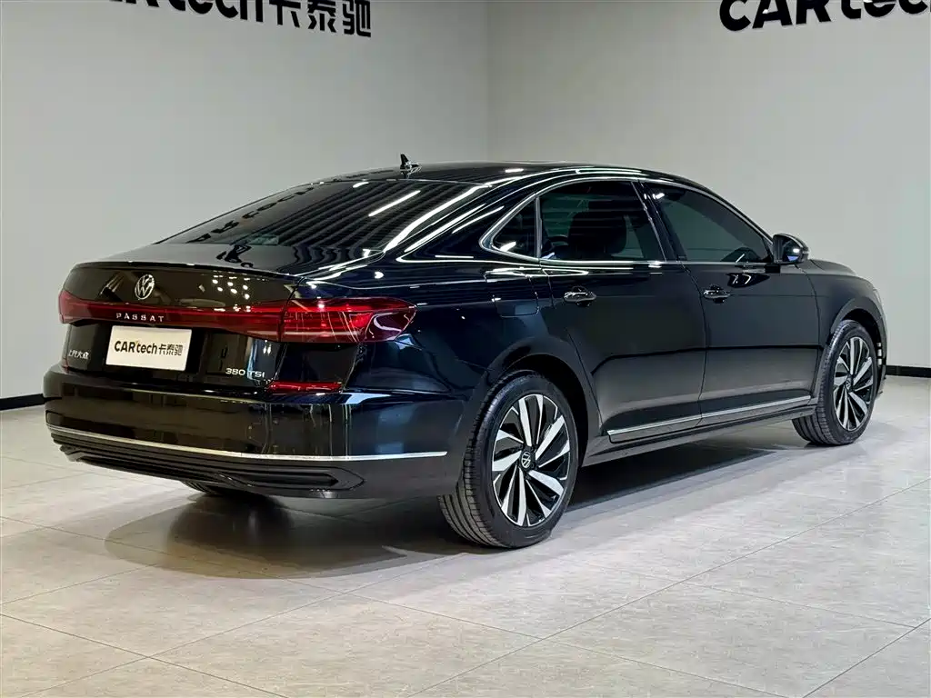 Volkswagen Passat 2025 Elite Edition 330TSI