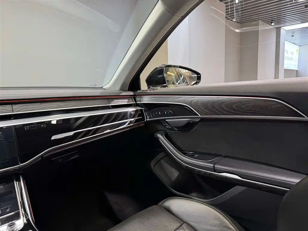 Audi A8L 50 TFSI quattro