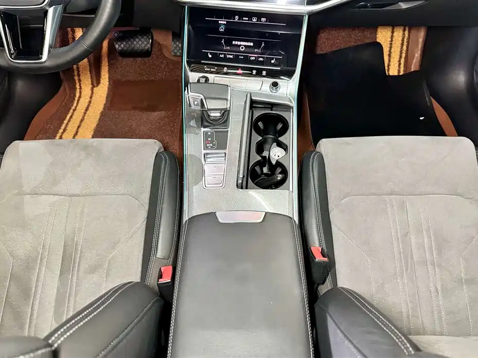 Audi A6L 2023 45 TFSI Quattro Dynamic Selection