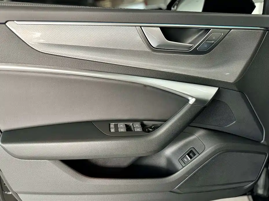 Audi A6L 2023 45 TFSI Quattro Dynamic Selection