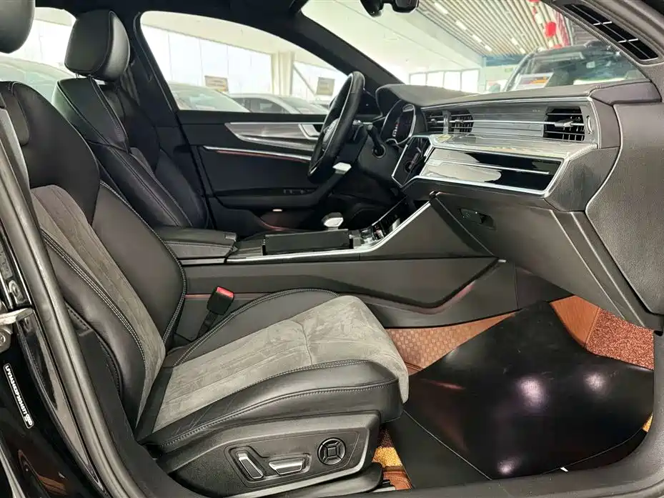 Audi A6L 2023 45 TFSI Quattro Dynamic Selection