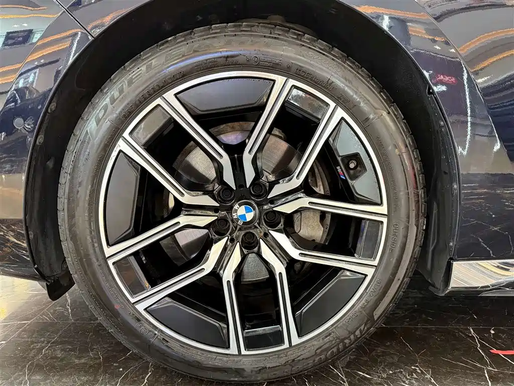 BMW 7 Series 2023 735Li M Sport Package