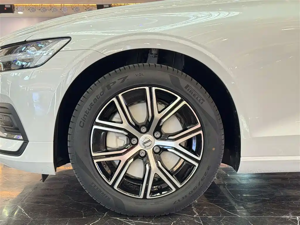 Volvo S60 2026 B4