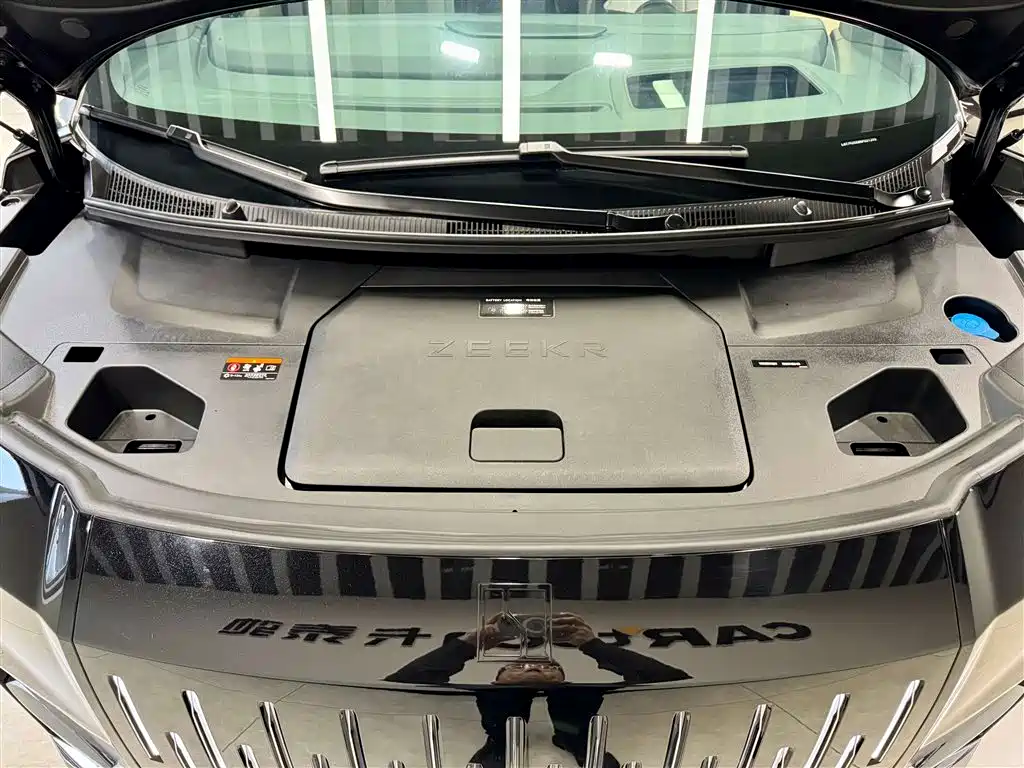 Zeekr 009 2024 7-Seater Aisle Edition AWD 108kWh