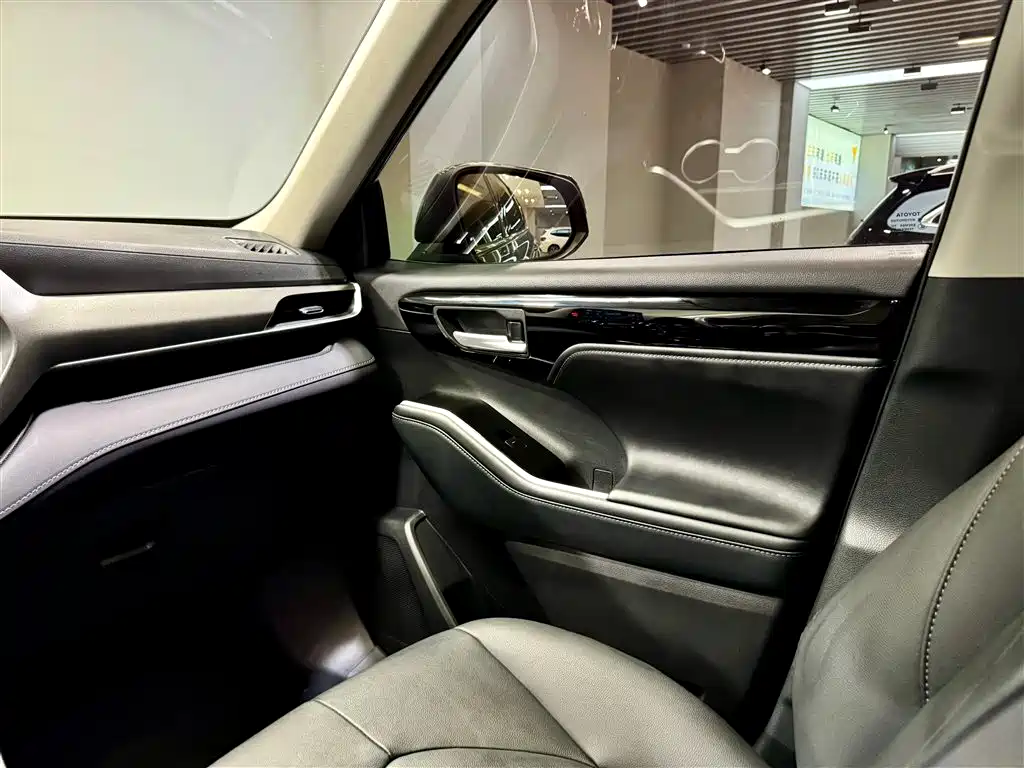 Highlander 2023 2.5L HEV AWD Premium 7-Seater