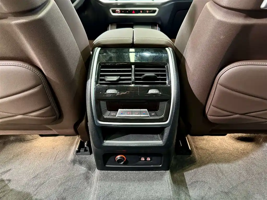 BMW X5 2023 xDrive40Li M Sport Package