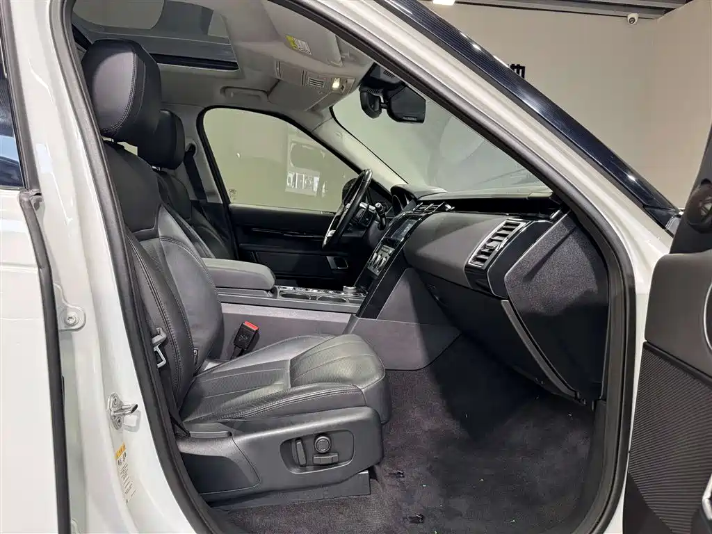 Land Rover Discovery 2018 3.0 SC V6 SE