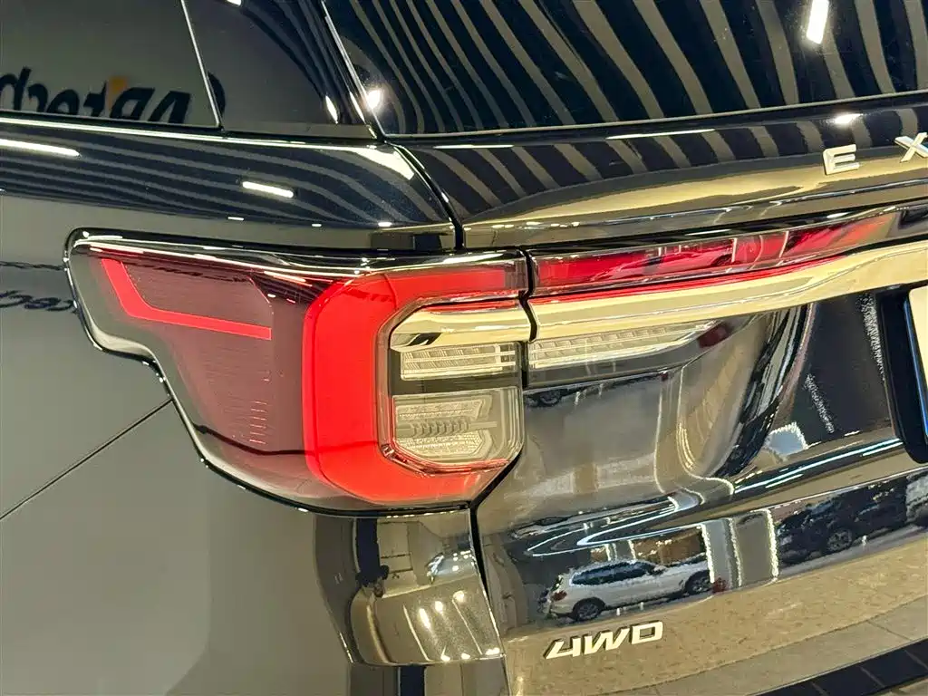 2024 Ford Explorer 2.3T EcoBoost 4WD Titanium Edition 7-Seater