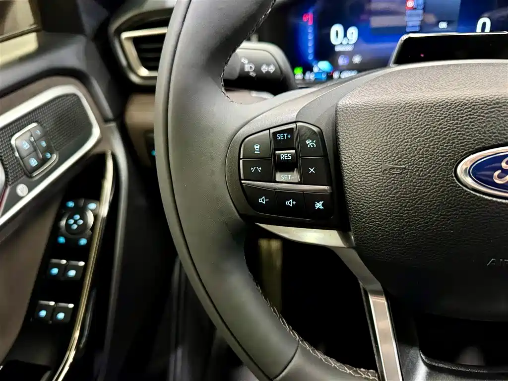 2024 Ford Explorer 2.3T EcoBoost 4WD Titanium Edition 7-Seater