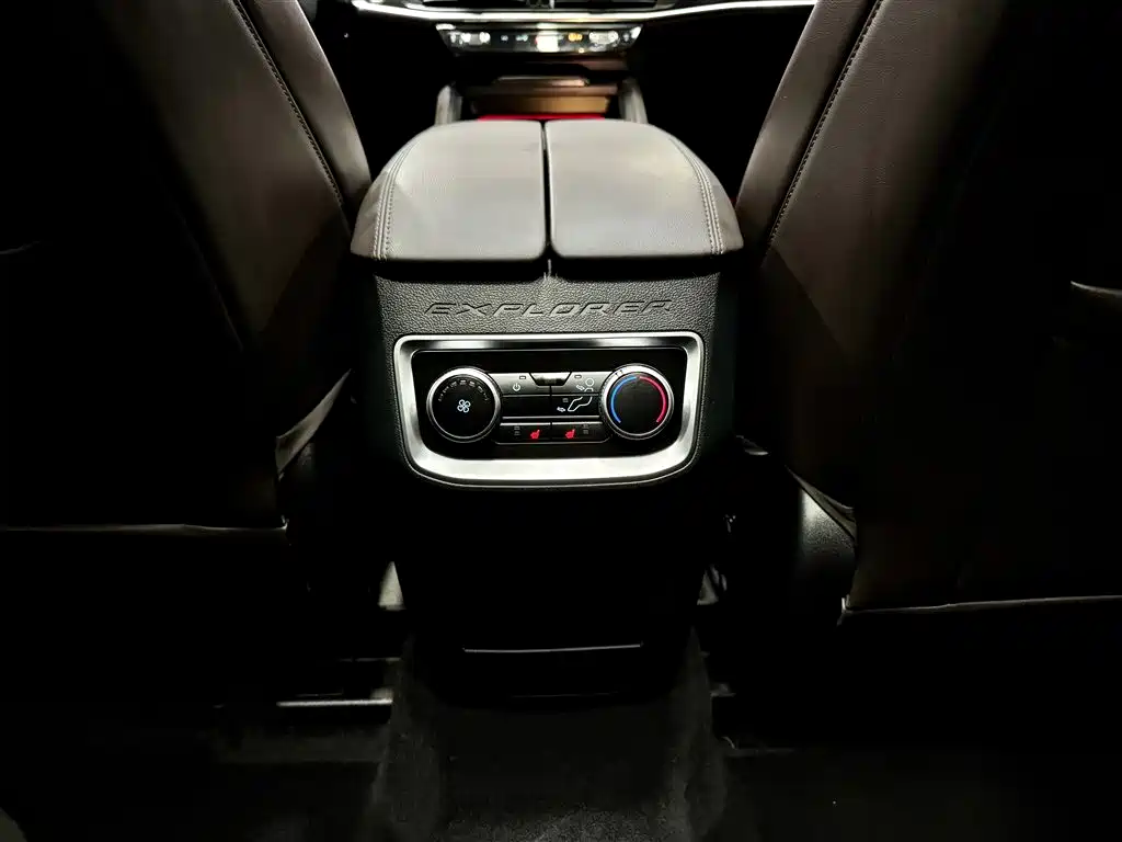 2024 Ford Explorer 2.3T EcoBoost 4WD Titanium Edition 7-Seater
