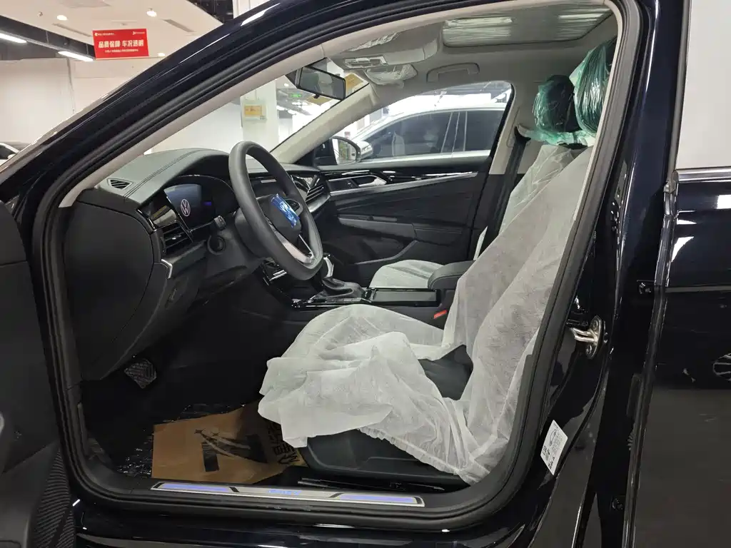 Volkswagen Passat PHEV 2025 430PHEV Hybrid Business Edition