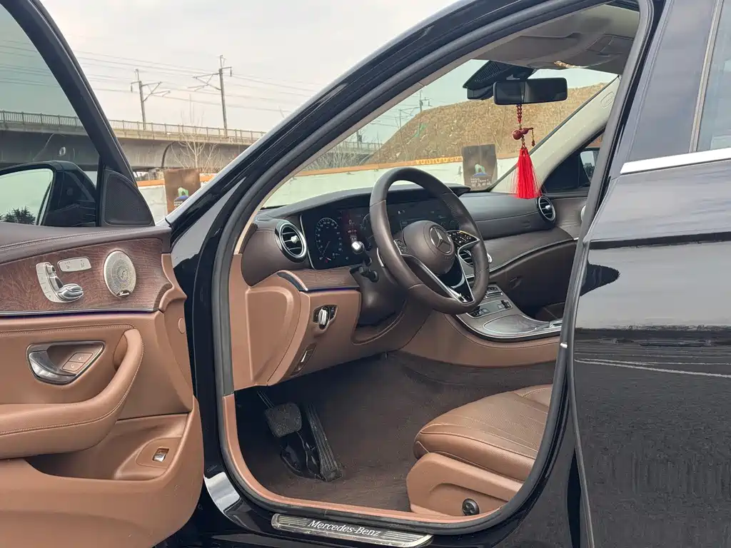 Mercedes-Benz E-Class 2022 E 300 L Luxury