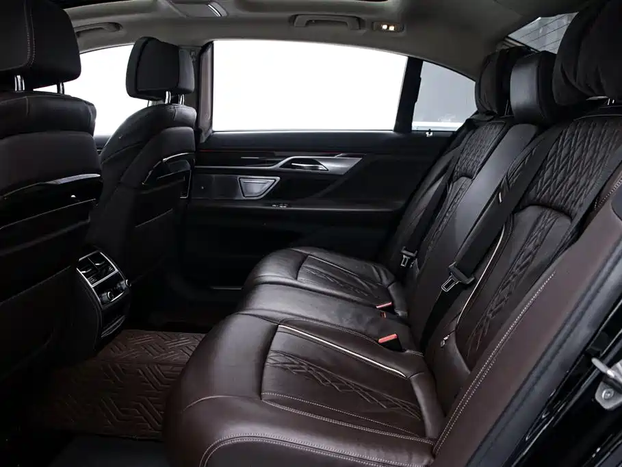 BMW 7 Series 2019 730Li Luxury Package - фото 14