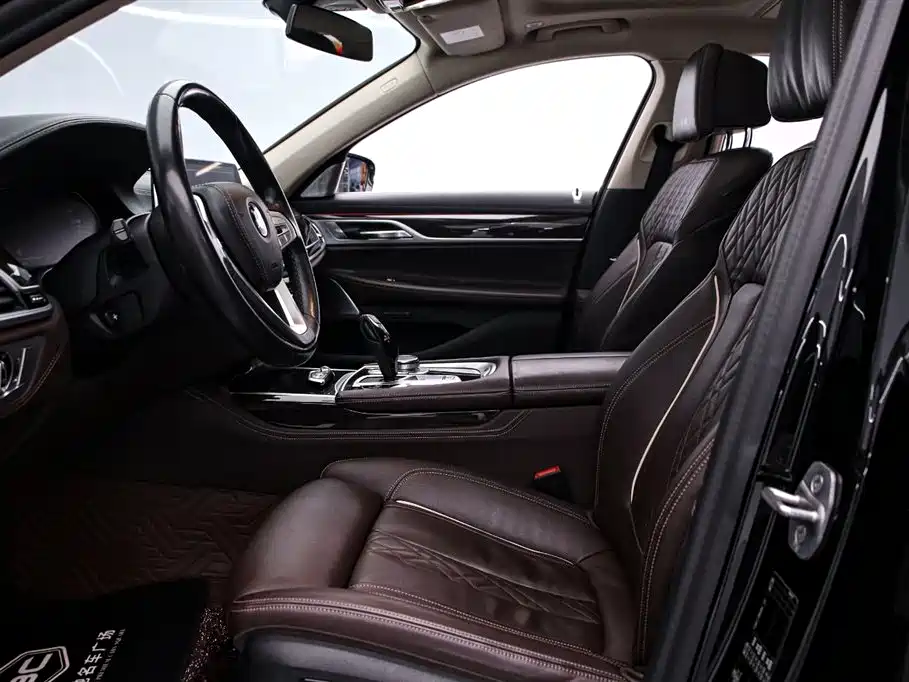 BMW 7 Series 2019 730Li Luxury Package - фото 12