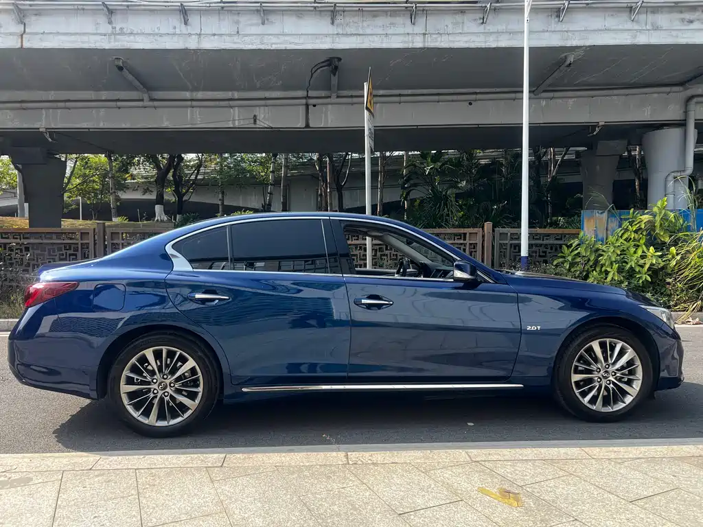 Infiniti Q50L 2.0T
