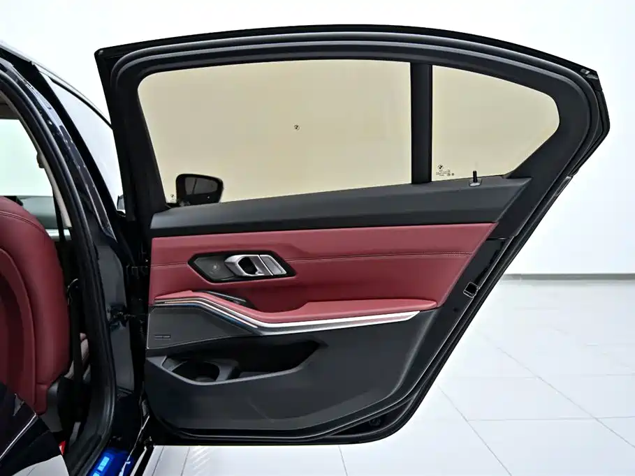 BMW 3 Series 2025 330Li M Sport Night Edition