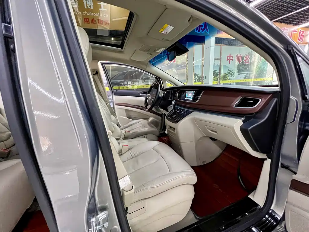 Buick GL8 2017 25S Luxury Model