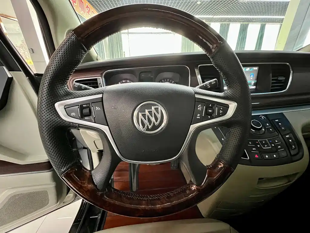 Buick GL8 2017 25S Luxury Model