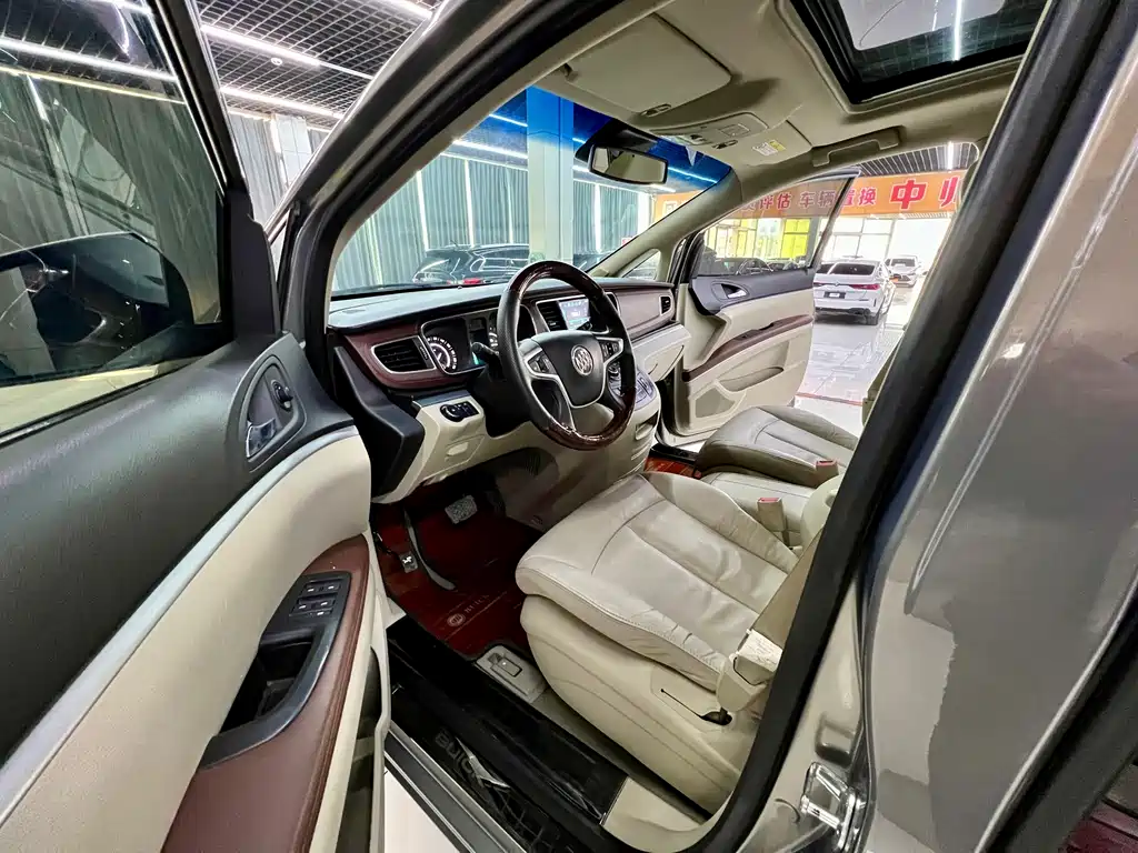 Buick GL8 2017 25S Luxury Model