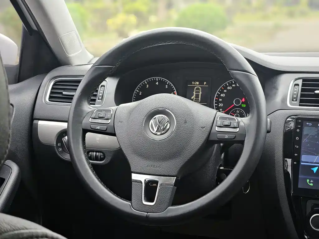 Volkswagen Sagitar 2012 1.4TSI Automatic Luxury Edition