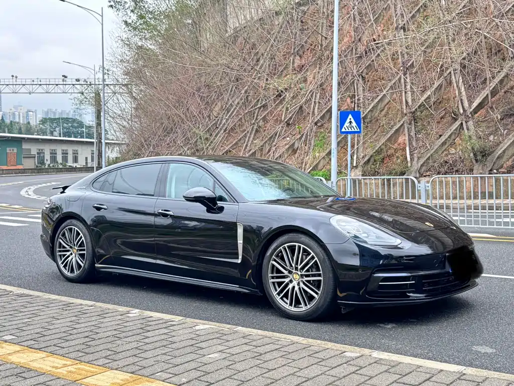 2017 Porsche Panamera Executive LWB 3.0T