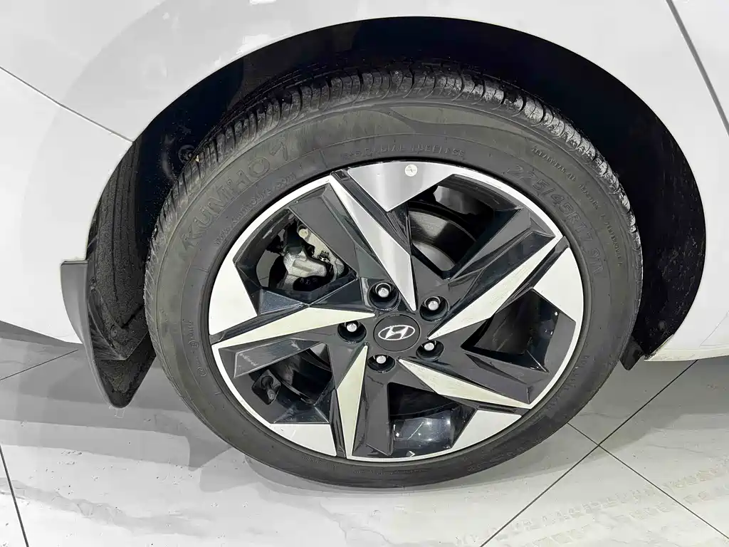 Hyundai Elantra 2022 1.5L CVT LUX Premium Edition