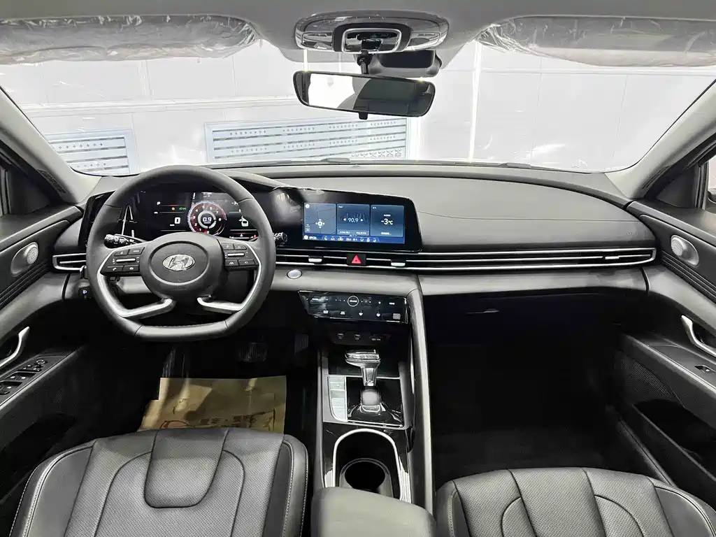 Hyundai Elantra 2022 1.5L CVT LUX Premium Edition