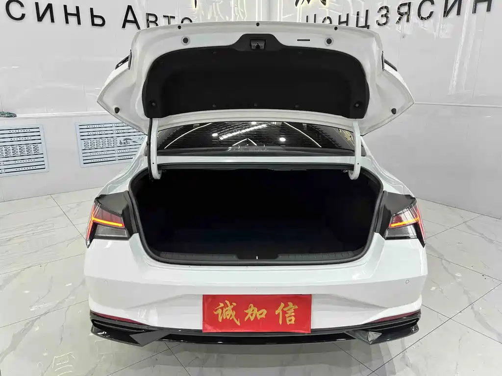 Hyundai Elantra 2022 1.5L CVT LUX Premium Edition