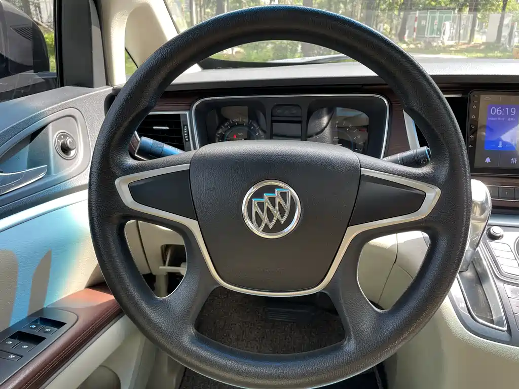 Buick GL8 2014 2.4L CT Luxury Business Comfort Edition