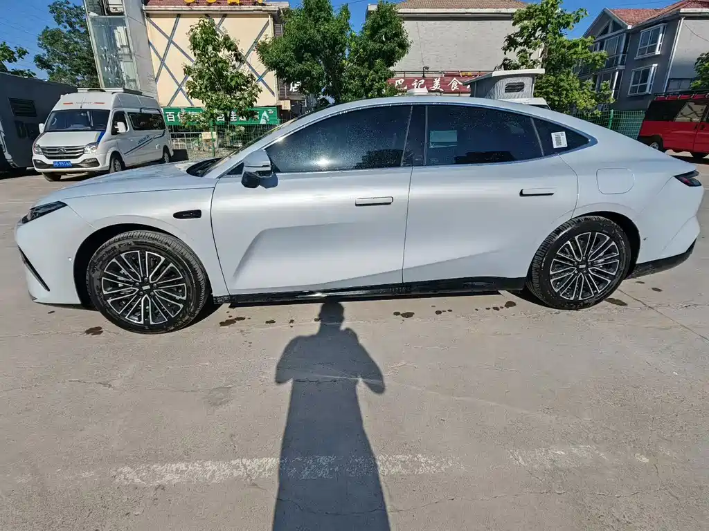 Galaxy Xingyao 8 2025 130km EM-i Prestige Edition