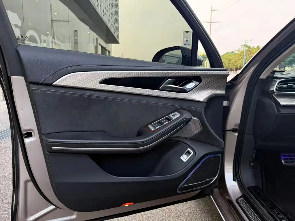 Hongqi H9 2020 Facelift 2.0T Zhi Lian Qi Chang Edition