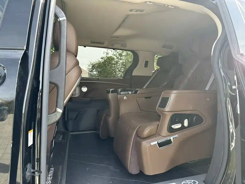 Toyota Sienna 2024 2.5L Hybrid AWD Premium