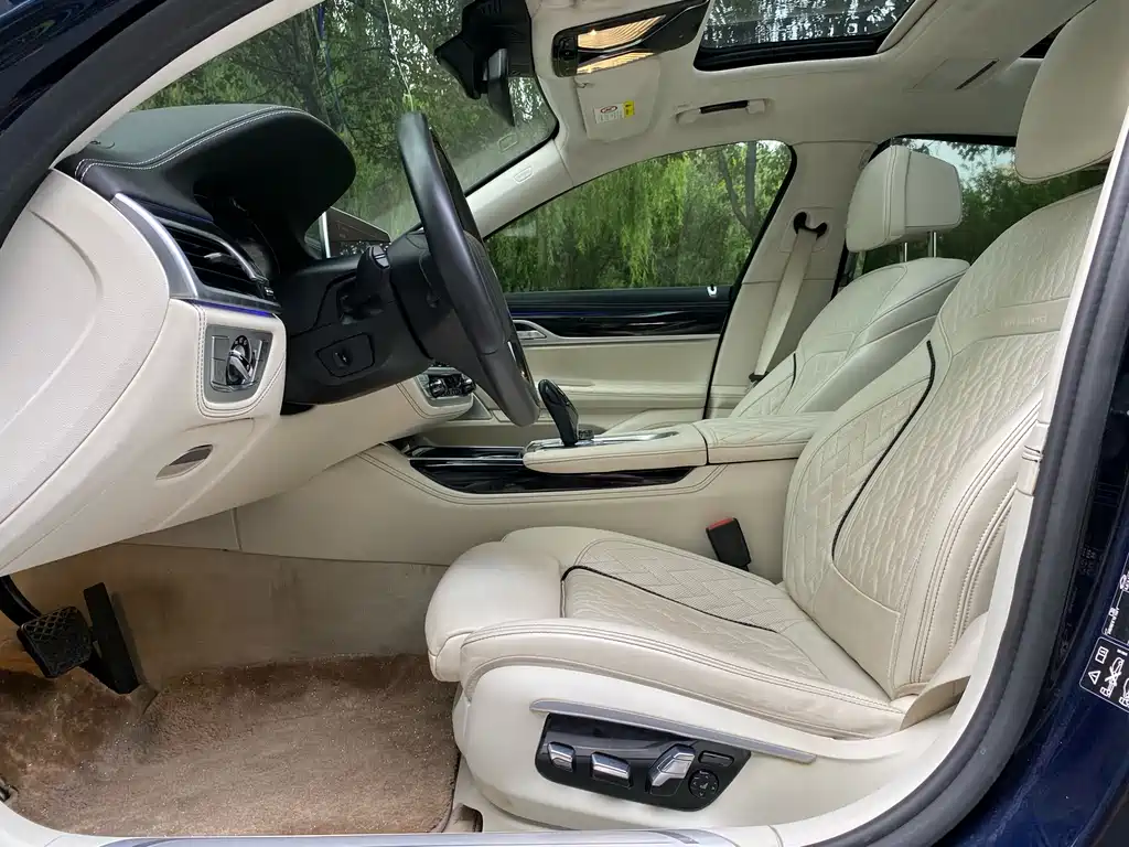 BMW 7 Series 2022 740Li xDrive Executive Luxury Package - фото 13