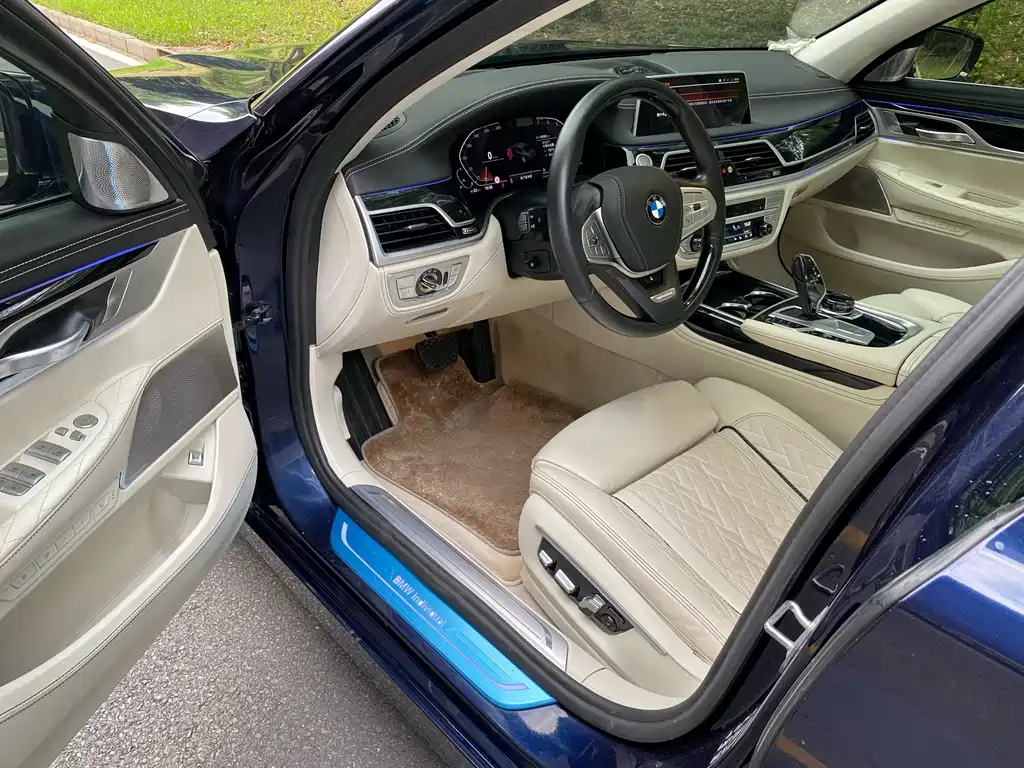 BMW 7 Series 2022 740Li xDrive Executive Luxury Package - фото 4